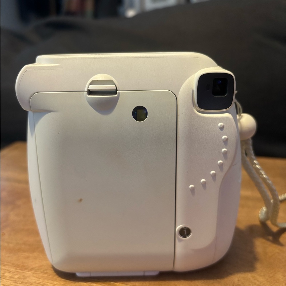 Fujifilm Instax Mini 8 Instant Polaroid Camera - Picture 2 of 4